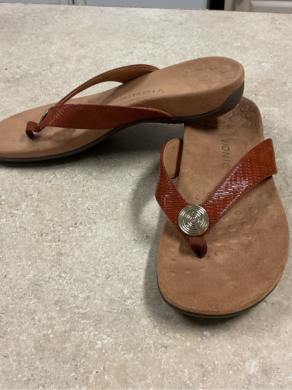 Vionic SZ 10 Women’s Hilda Woven Sandal Podiatrist Designed Slip On Shoe